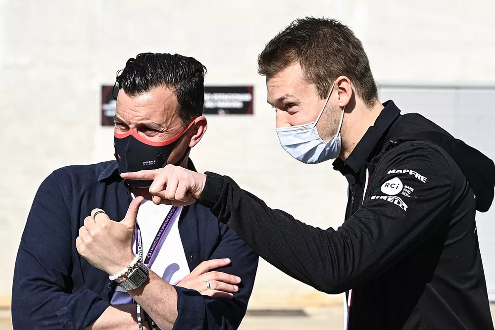 Will Buxton, TV Presentator en Daniil Kvyat, reservecoureur Alpine F1 