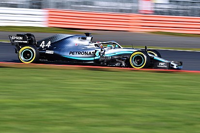 Kencan pertama Hamilton dengan Mercedes W10
