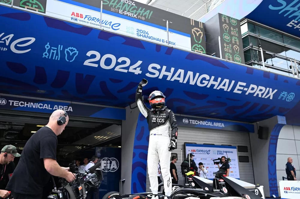 Mitch Evans, Jaguar  Racing, 1st position, celebrates in Parc Ferme