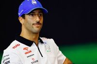 Villeneuve arremete contra Ricciardo: "¿Por qué sigue en la F1?"