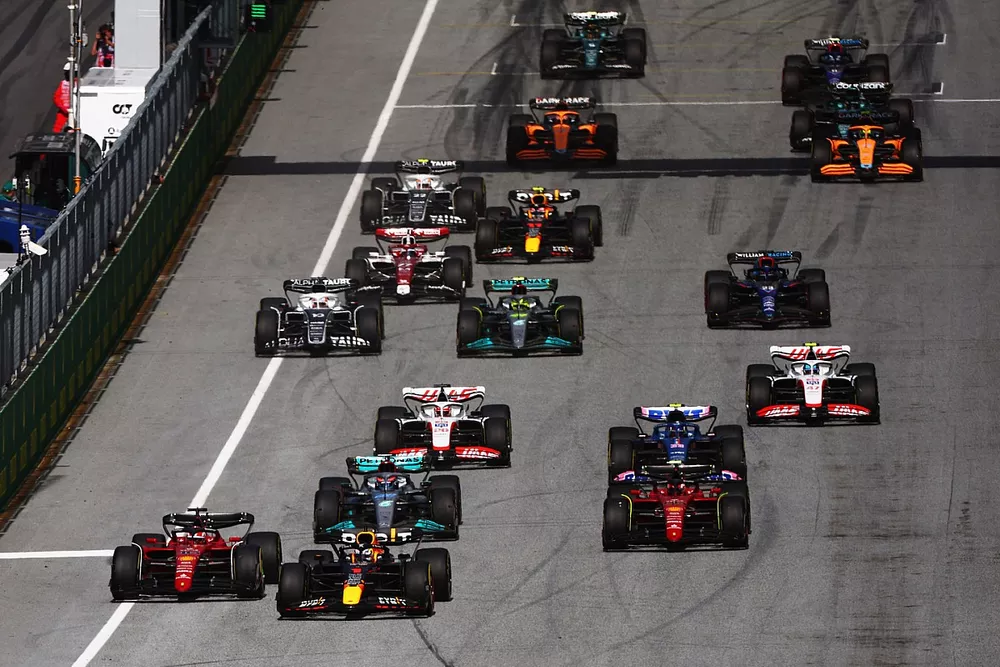 Max Verstappen, Red Bull Racing RB18, Charles Leclerc, Ferrari F1-75
