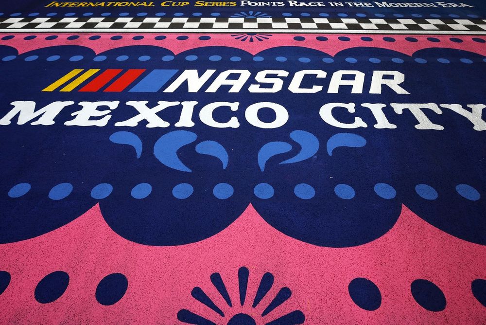 Logo de la carrera de NASCAR en México