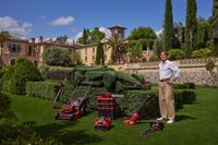 Z jakich narzędzi ogrodowych korzysta George Russell?