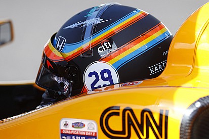 Alonso da a elegir a sus aficionados el casco que usará en la Indy 500 2019