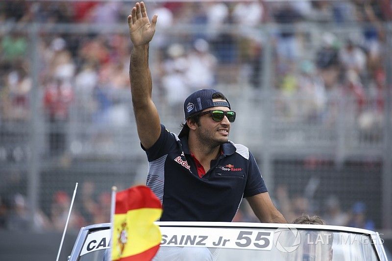 Carlos Sainz Jr., Scuderia Toro Rosso, in the drivers parade