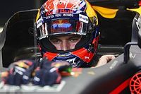 Segundo no grid, Verstappen promete atacar Vettel na largada