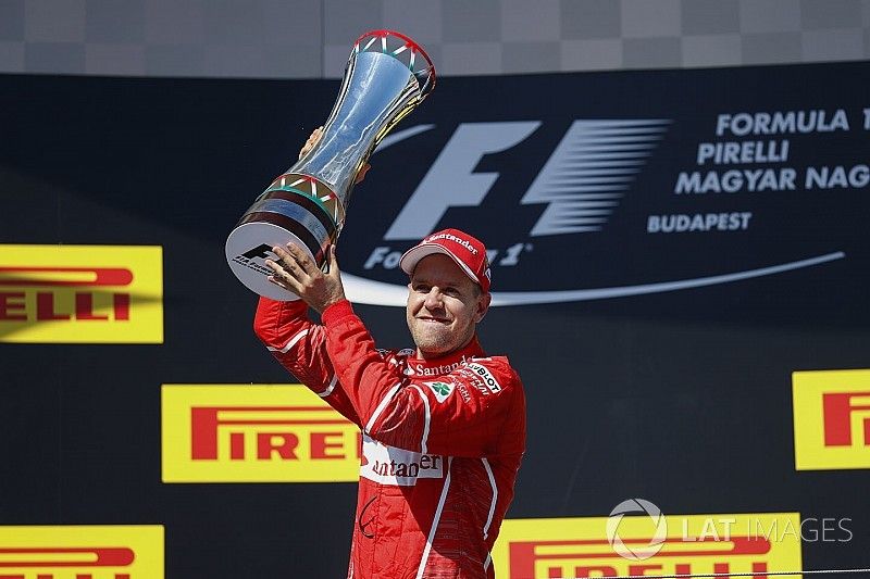 Podio: ganador de la carrera Sebastian Vettel, Ferrari