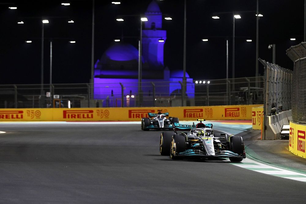 Lewis Hamilton, Mercedes W13, George Russell, Mercedes W13