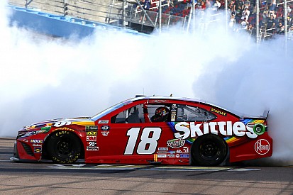 Kyle Busch tops Truex at Phoenix for NASCAR win No. 199