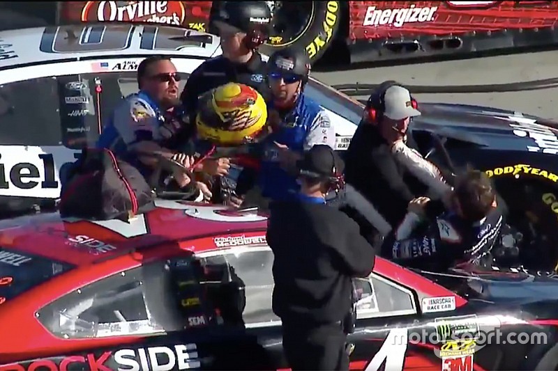 Video: NASCAR-rijders knokken na kwalificatie in Phoenix