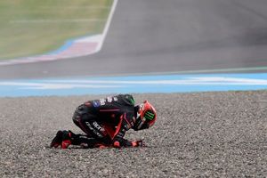 Bezzecchi, tras su error en Termas: "Me disculpé con Quartararo y su equipo"