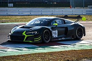 Rossi prueba en Misano con el Audi WRT y un tutor de lujo