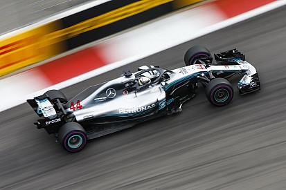 Hamilton domina y Ferrari sorprende en los libres 2 de Rusia