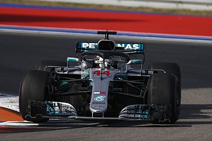 Hamilton voelt zich ongemakkelijk: "Teamorder niet wat ik wilde"