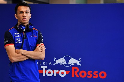 Albon completes F1 entry list by confirming new number