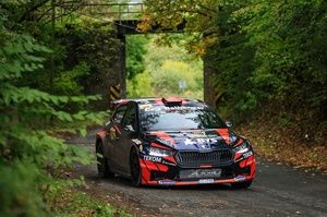 Lider powiększa przewagę