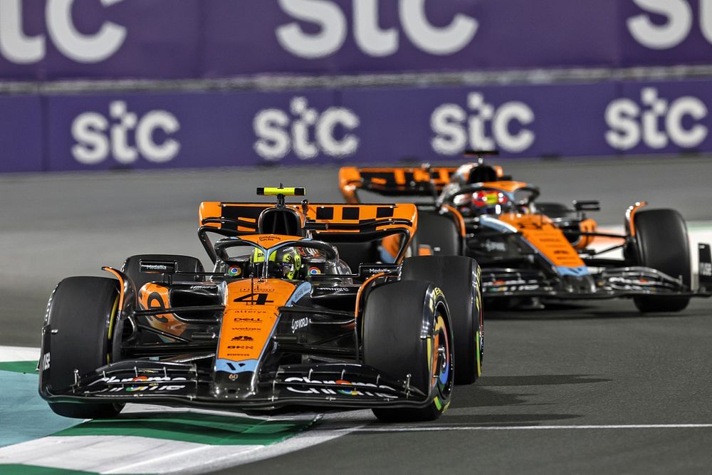 Lando Norris, McLaren MCL60, Oscar Piastri, McLaren MCL60