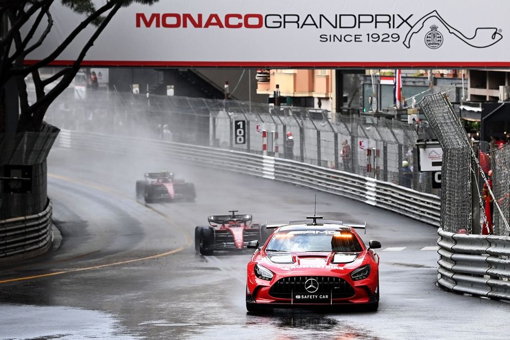 El coche de seguridad Charles Leclerc, Ferrari F1-75, Carlos Sainz, Ferrari F1-75