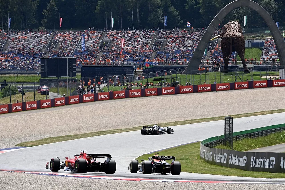 Nyck de Vries, AlphaTauri AT04, Sergio Pérez, Red Bull Racing RB19, Charles Leclerc, Ferrari SF-23