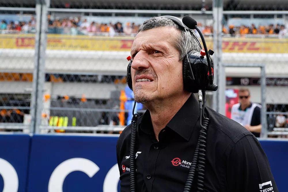 Guenther Steiner, Team Principal, Haas F1 Team, sur la grille