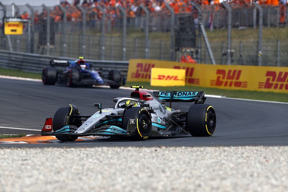 Lewis Hamilton, Mercedes W13, Nicholas Latifi, Williams FW44