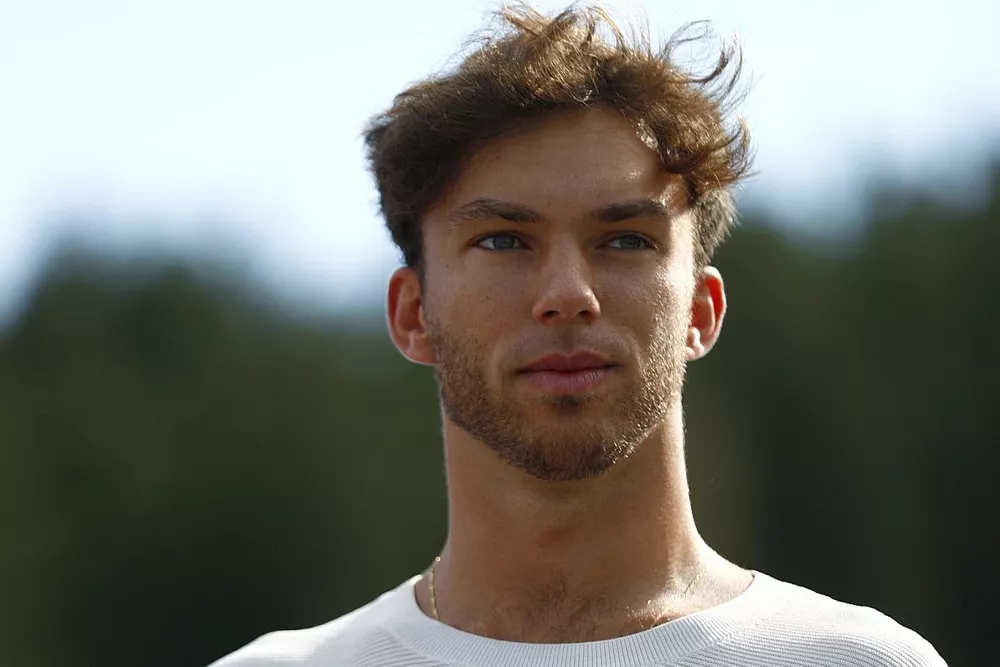 Pierre Gasly, Scuderia AlphaTauri, fait un tour de piste