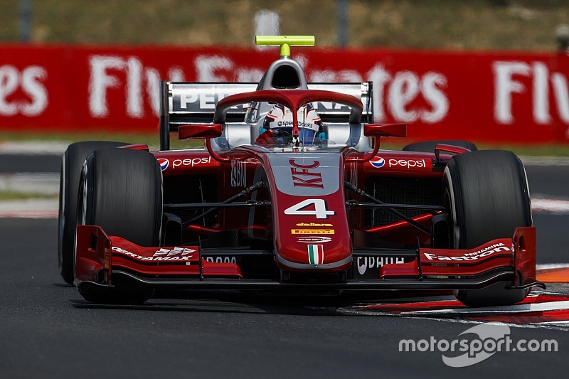 De Vries vence a Norris en una carrera con lluvia