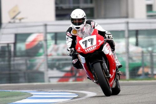 Moto de corrida de Michael Schumacher é leiloada por preço inesperadamente alto