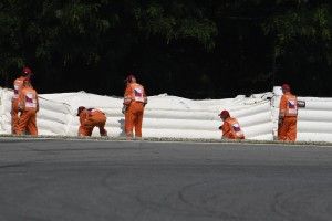 Qu&eacute; son los 'airfence' y c&oacute;mo protegen a los pilotos de MotoGP en las ca&iacute;das