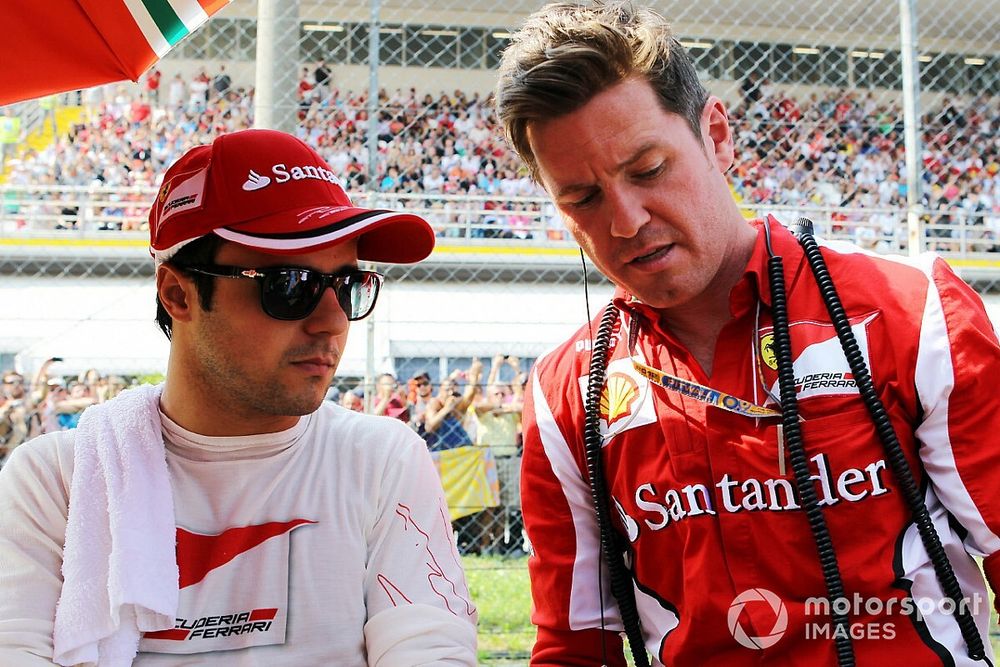 Felipe Massa, Ferrari with Rob Smedley, Ferrari Race Engineer on the grid