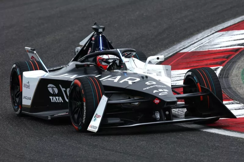 Formel E Schanghai 2024: Mitch Evans bezwingt Pascal Wehrlein