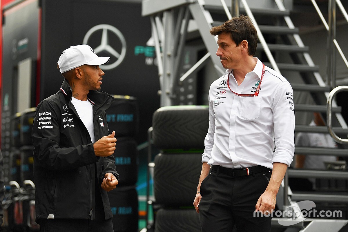 Mercedes: „Bottas rendben van, Alonso az egyik legjobb, de csak a volán mögött...