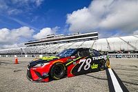 Martin Truex Jr. termina en la cima de la pr&aacute;ctica final de Cup