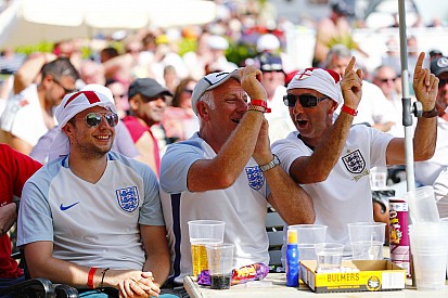 Óriási futballőrület a Forma-1-ben és a Brit Nagydíjon
