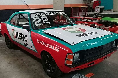 Primeiro campeão da Stock Car corre com filho em Interlagos