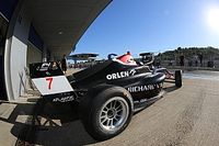 Kucharczyk wygrywa wyścig F4