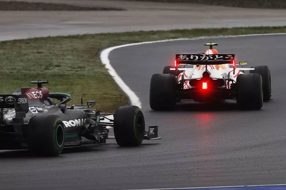 Sergio Perez, Red Bull Racing RB16B, Lewis Hamilton, Mercedes W12