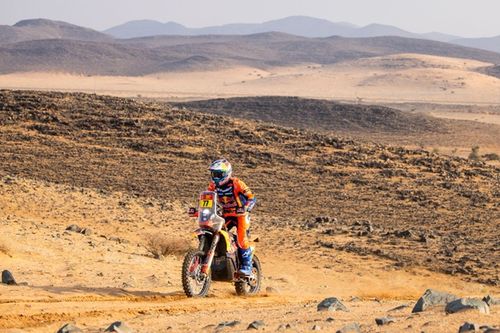 Luciano Benavides vuelve a ganar y Sanders se consolida tras una ca&iacute;da de Schareina