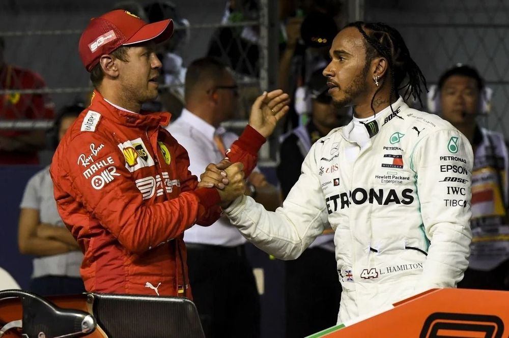 Vettel deseja a Hamilton o título de campeão mundial com a Ferrari: "Dedos cruzados para ele"