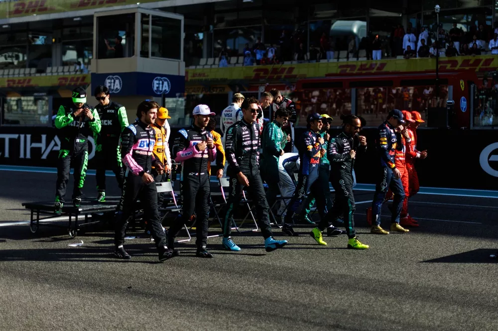Los pilotos posan para una foto de grupo al final de la temporada 2024 de F1