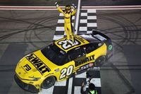 NASCAR Cup Atlanta: frenético final bajo caution; Bell vence a Hocevar y Larson