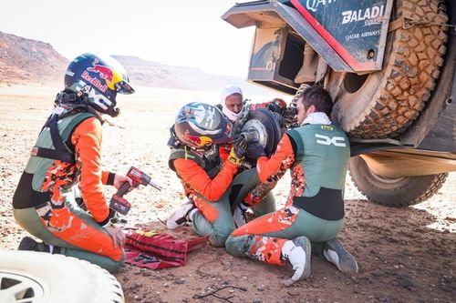 Al Attiyah explica sus problemas del miércoles en el Dakar 2025