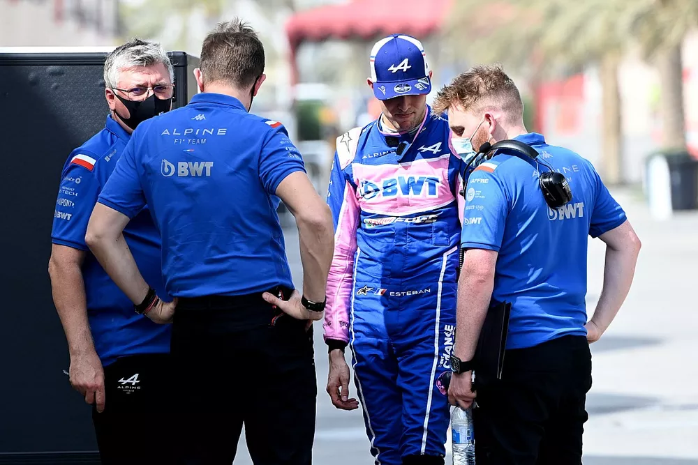 Otmar Szafnauer, director del equipo Alpine F1, Esteban Ocon, equipo Alpine F1