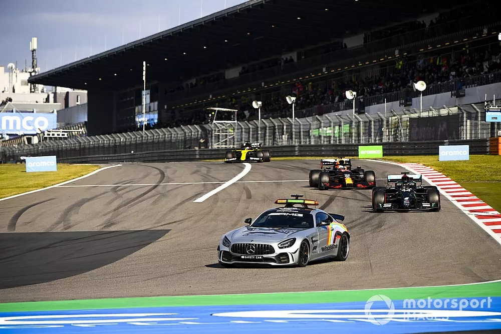 Safety Car, Lewis Hamilton, Mercedes F1 W11 en Max Verstappen, Red Bull Racing RB16 