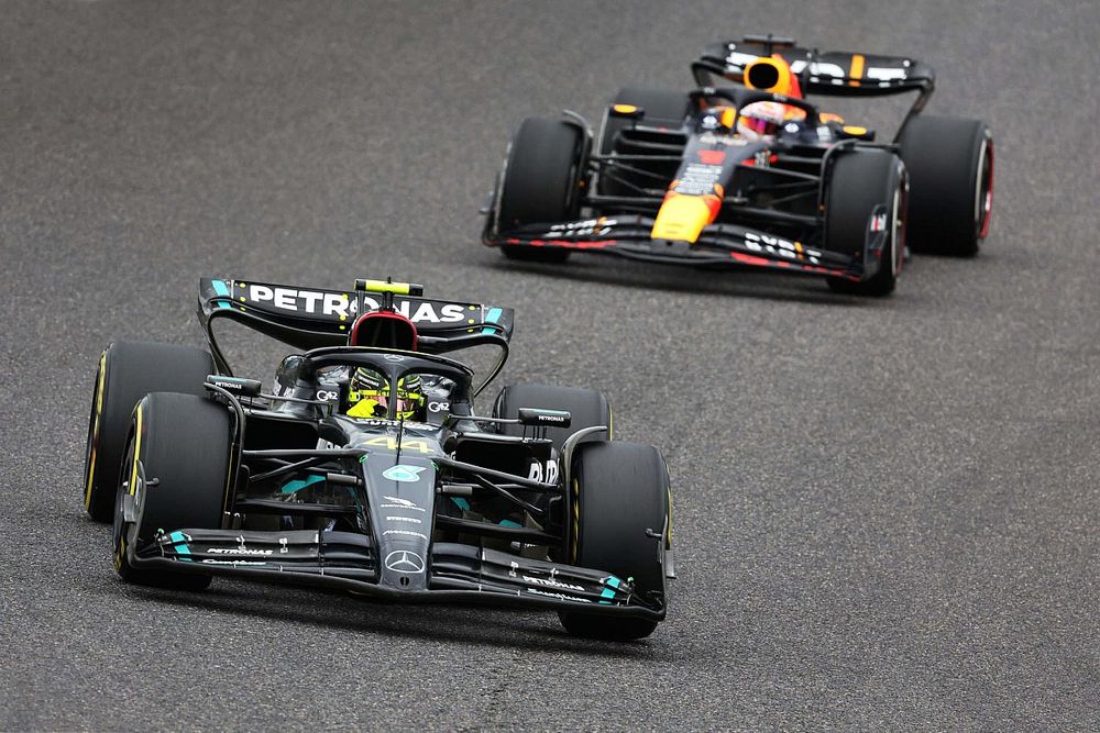 Lewis Hamilton, Mercedes F1 W14, Max Verstappen, Red Bull Racing RB19