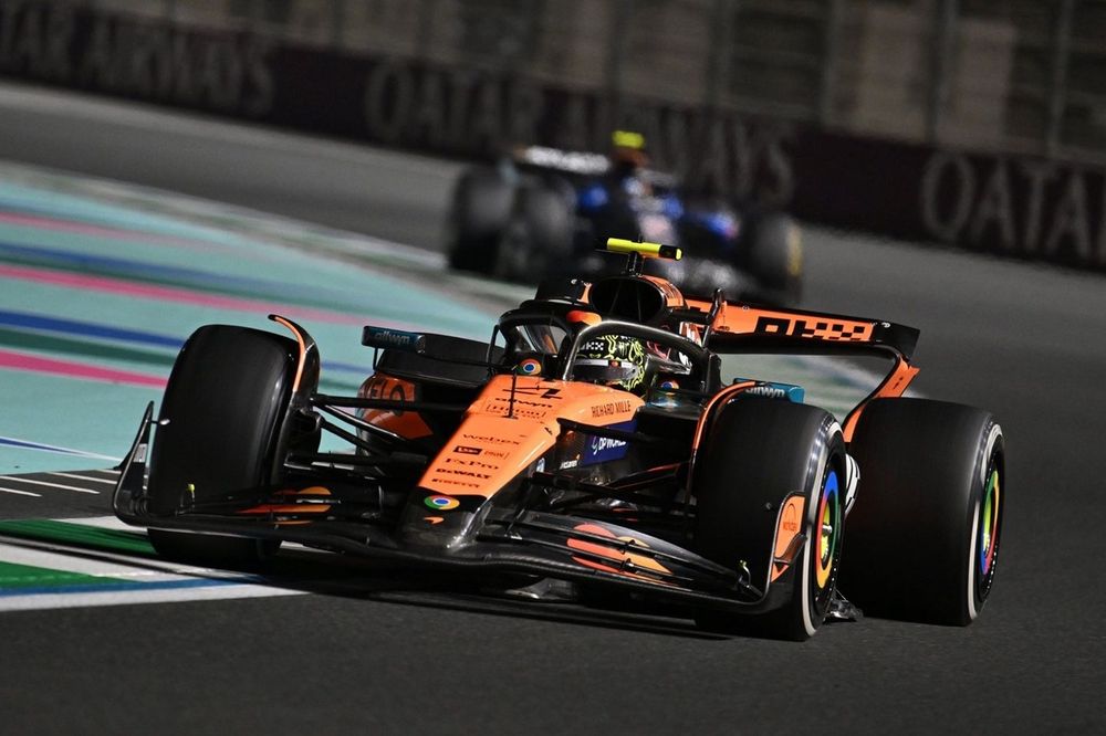 Lando Norris, McLaren, Carlos Sainz, Williams