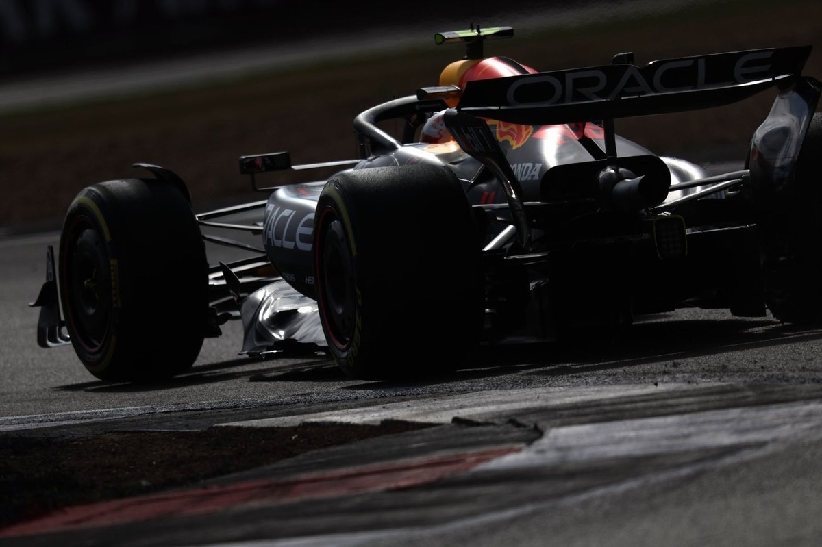 【直筆サイン多数】2010年 F1 イギリスGP 公式プログラム ウィリアムズ、1005人の全従業員名を描くユニオンジャック