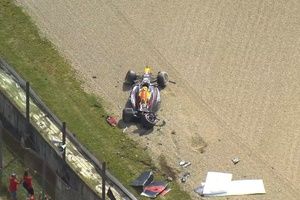 VÍDEO: Tsunoda bate forte e capota durante classificação da F1 em Ímola