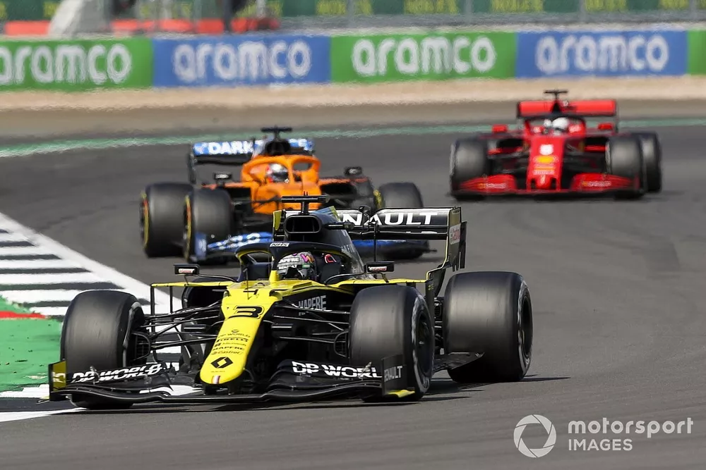 Daniel Ricciardo, Renault F1 Team R.S.20, Carlos Sainz Jr., McLaren MCL35, et Sebastian Vettel, Ferrari SF1000