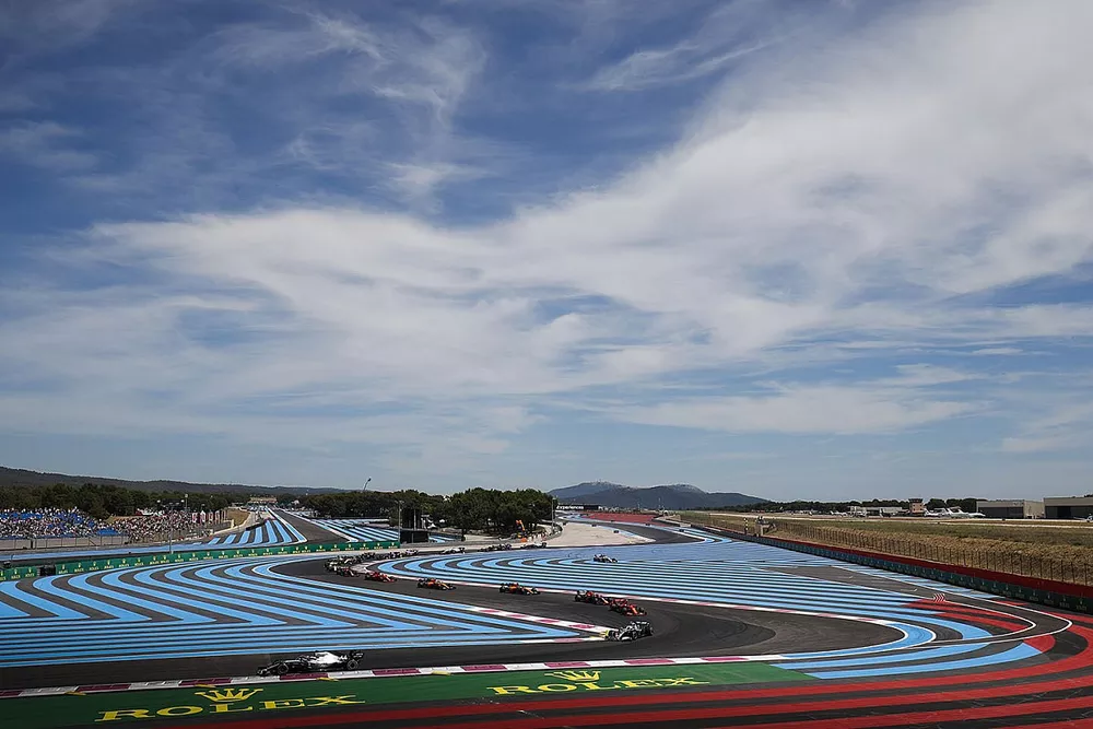 Lewis Hamilton, Mercedes AMG F1 W10, leads Valtteri Bottas, Mercedes AMG W10,Charles Leclerc, Ferrari SF90, Max Verstappen, Red Bull Racing RB15, and the rest of the field on the formation lap